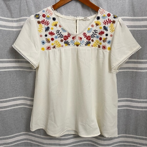 BLUE PEPPER / Floral Embroidered Short Sleeve Blouse Size M - Picture 4 of 13